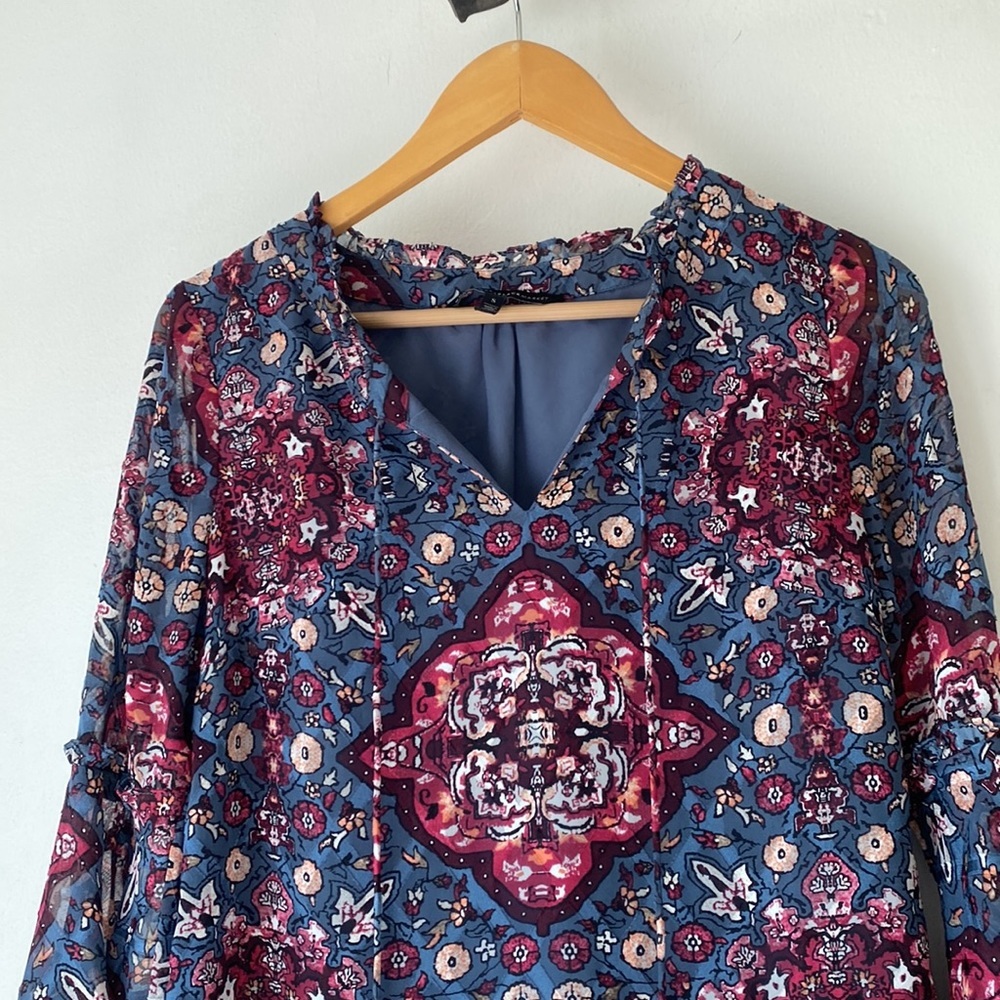 WHBM S Long Bell Sleeve Medallion Printed Shift Dress - Picture 5 of 13